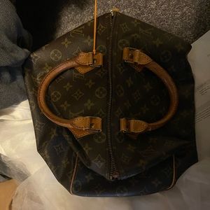 Louis Vuitton speedy 30 very good condition barely used beautiful bag
